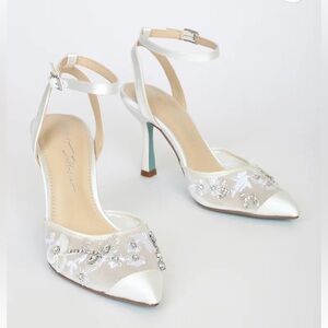 Betsey Johnson Zola Ivory Satin Rhinestone Ankle-Strap Wedding Pumps. Size 10M.